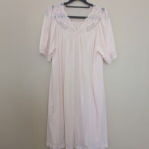 VINTAGE Shadowline short sleeve nylon and lace pink nightgown size medium EUC